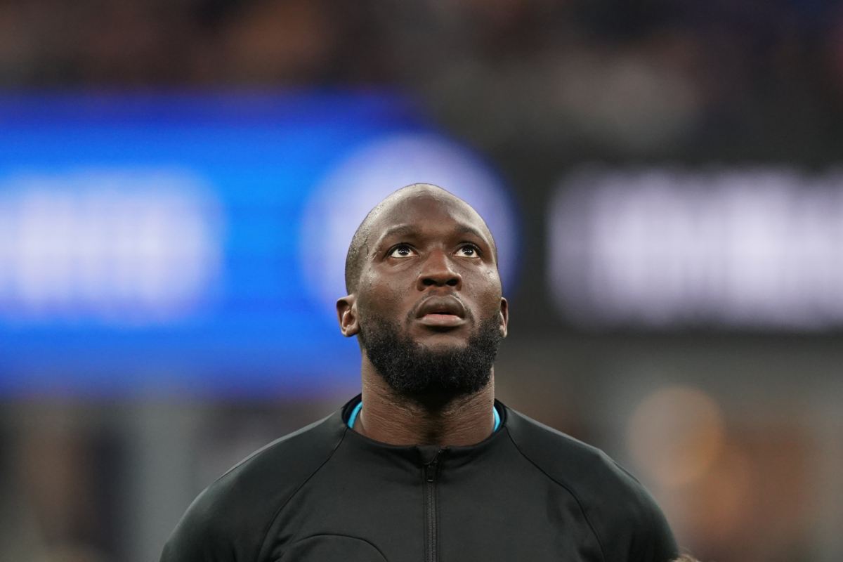 Lukaku guarda il cielo