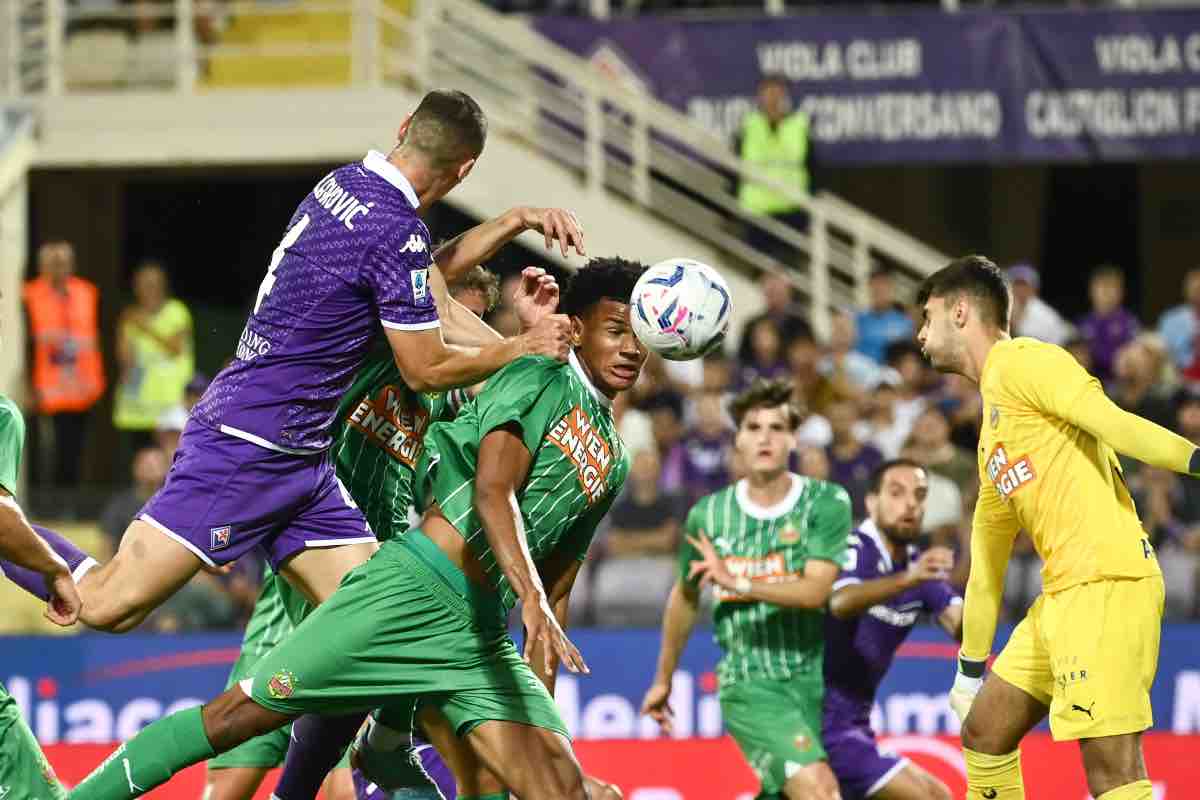 Fiorentina-Rapid Vienna, nervi a fior di pelle: si accende il parapiglia