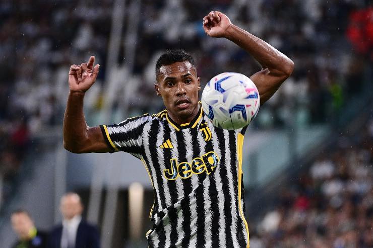 Juventus-Bologna, critiche per Alex Sandro