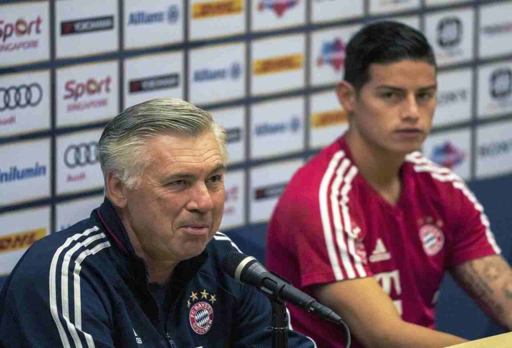 Ancelotti insieme a James Rodriguez ai tempi della turbolenta esperienza al Bayern