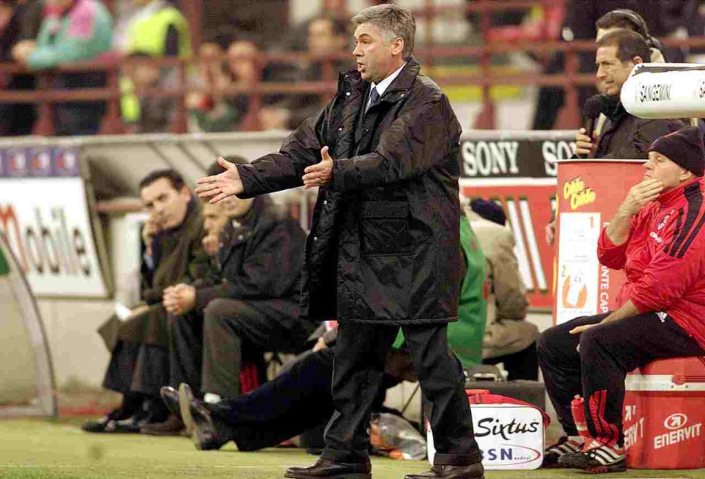Ancelotti quando allenava il Milan in un momento intenso della partita