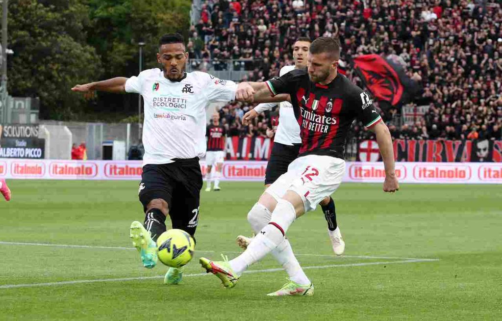 Un intenso momento di gioco in un match dello Spezia stagione 2022-2023