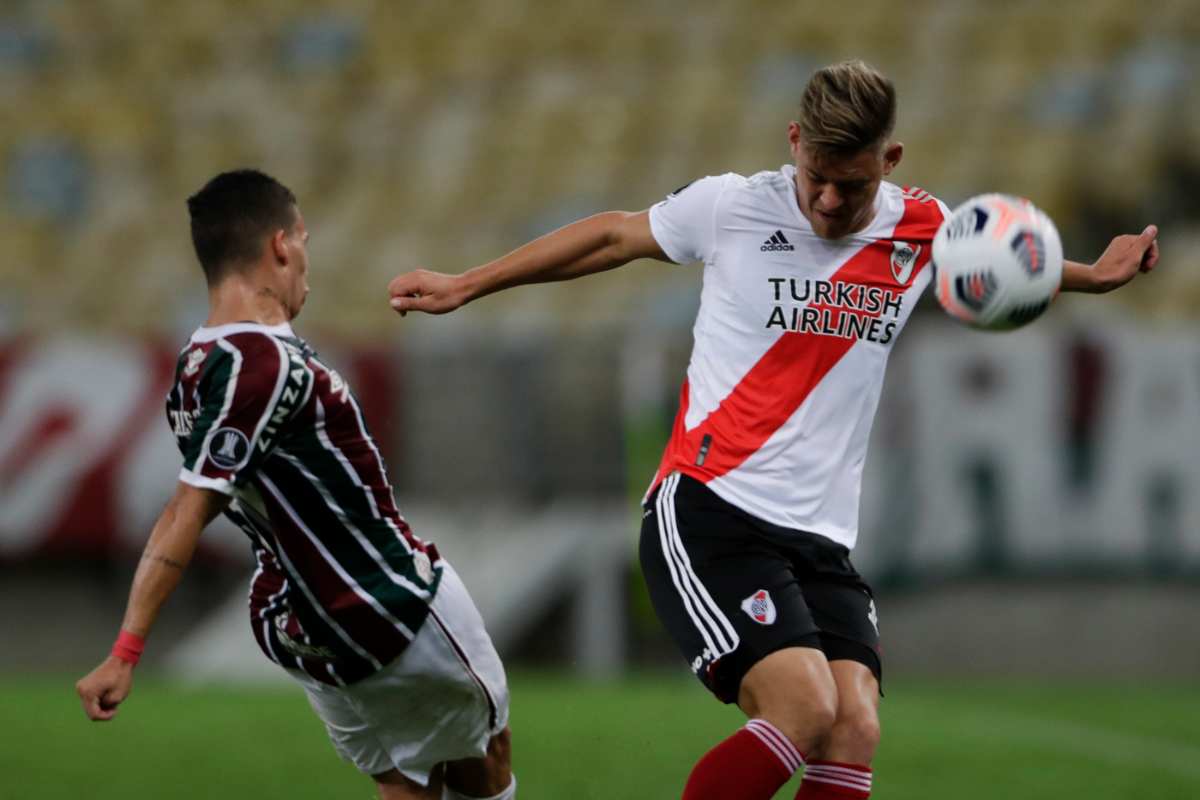 Lucas Beltran in azione col River Plate