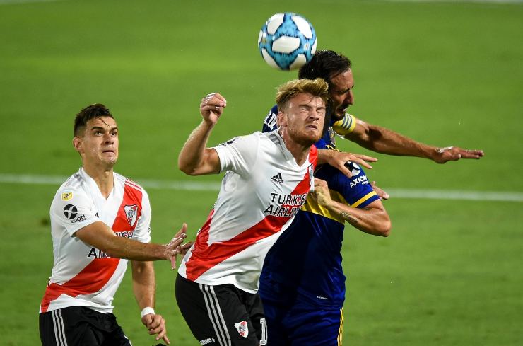 Lucas Beltran in azione col River Plate