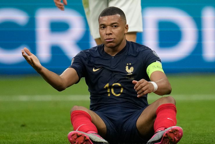 Mbappe può restare fuori rosa: si decide il 12 agosto