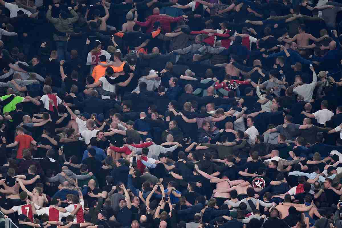 Ajax-Feyenoord interrotta