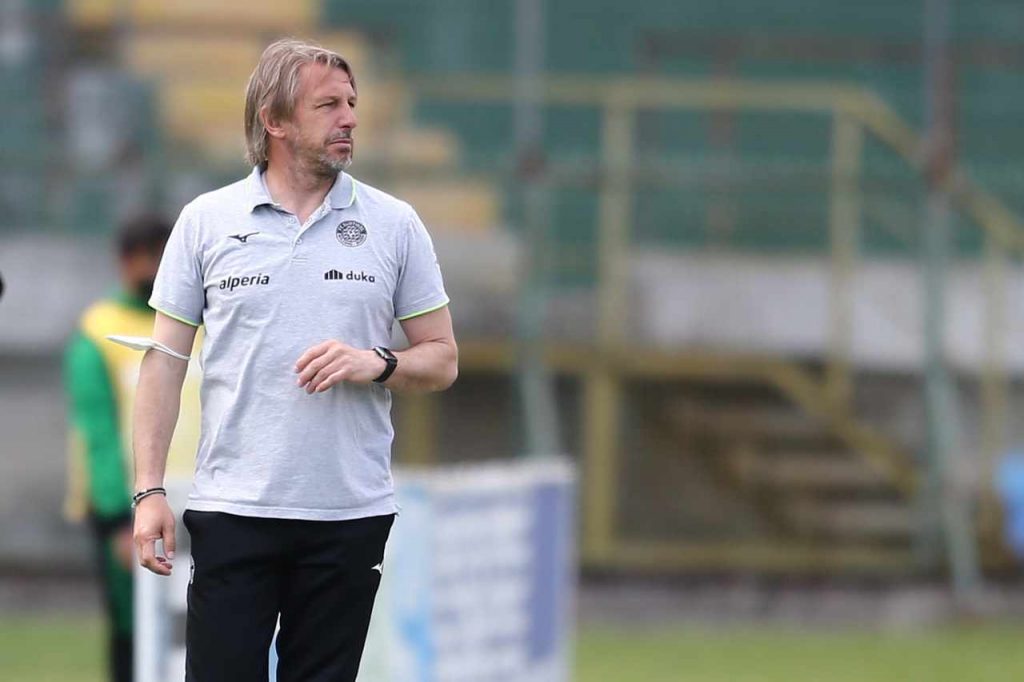 Vecchi in un'immagine in veste di mister nel 2021
