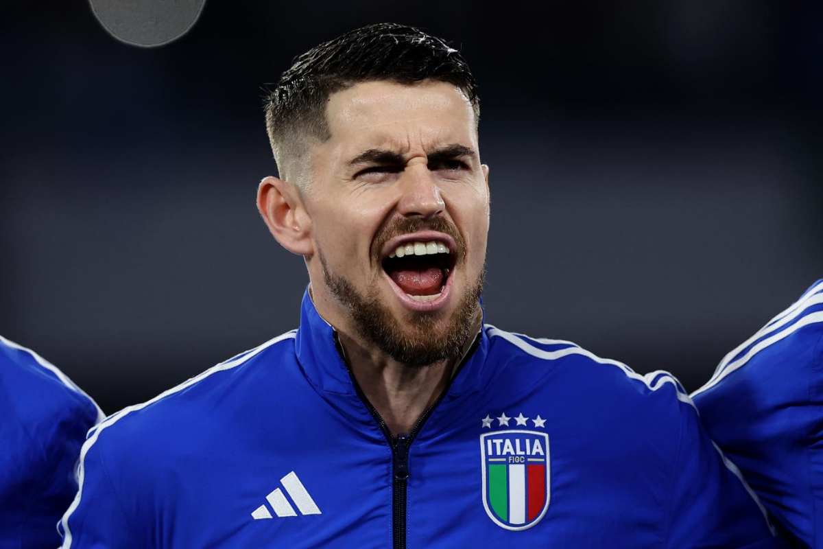 Jorginho canta l'inno italiano