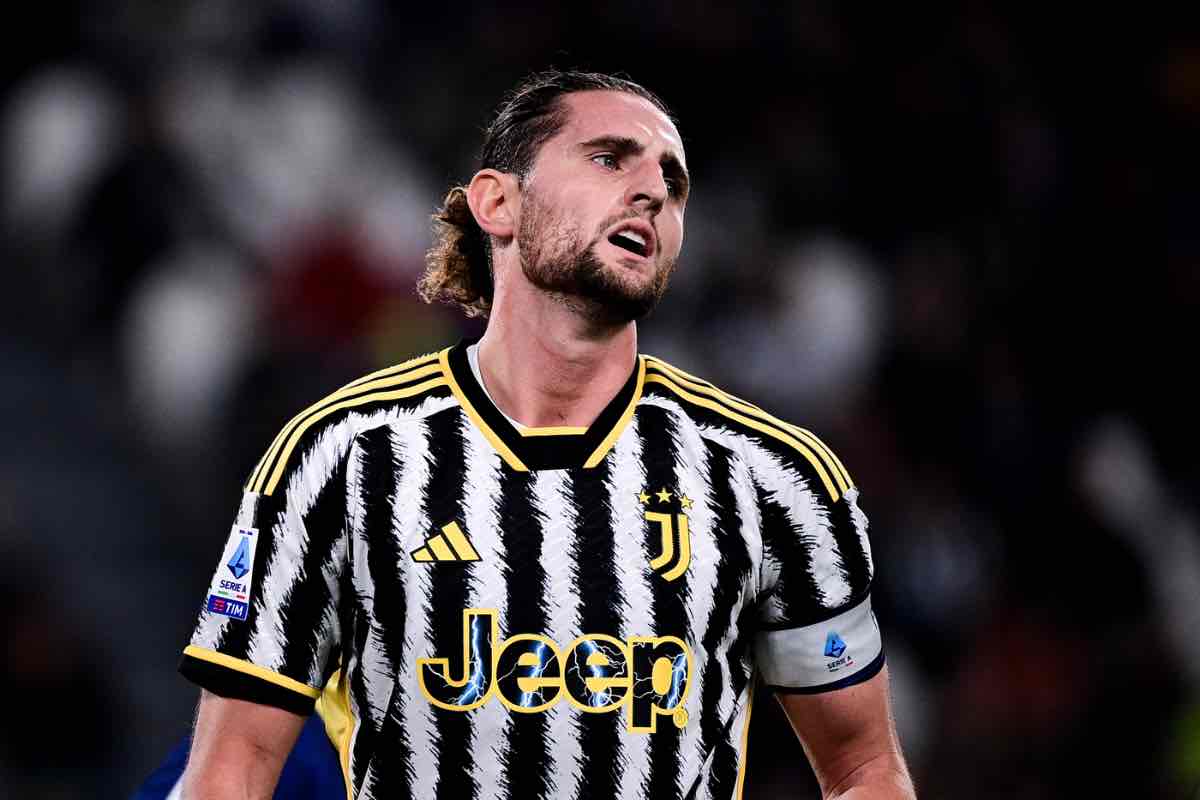 Calciomercato Juventus, dall'addio di Romeu all'idea Rabiot: si muove il Barcellona
