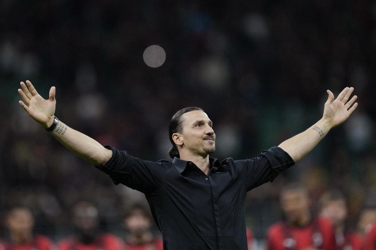 Ibrahimovic saluta i tifosi del Milan