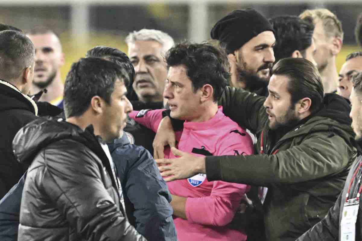 Arbitro aggredito in Turchia: arrestato il presidente