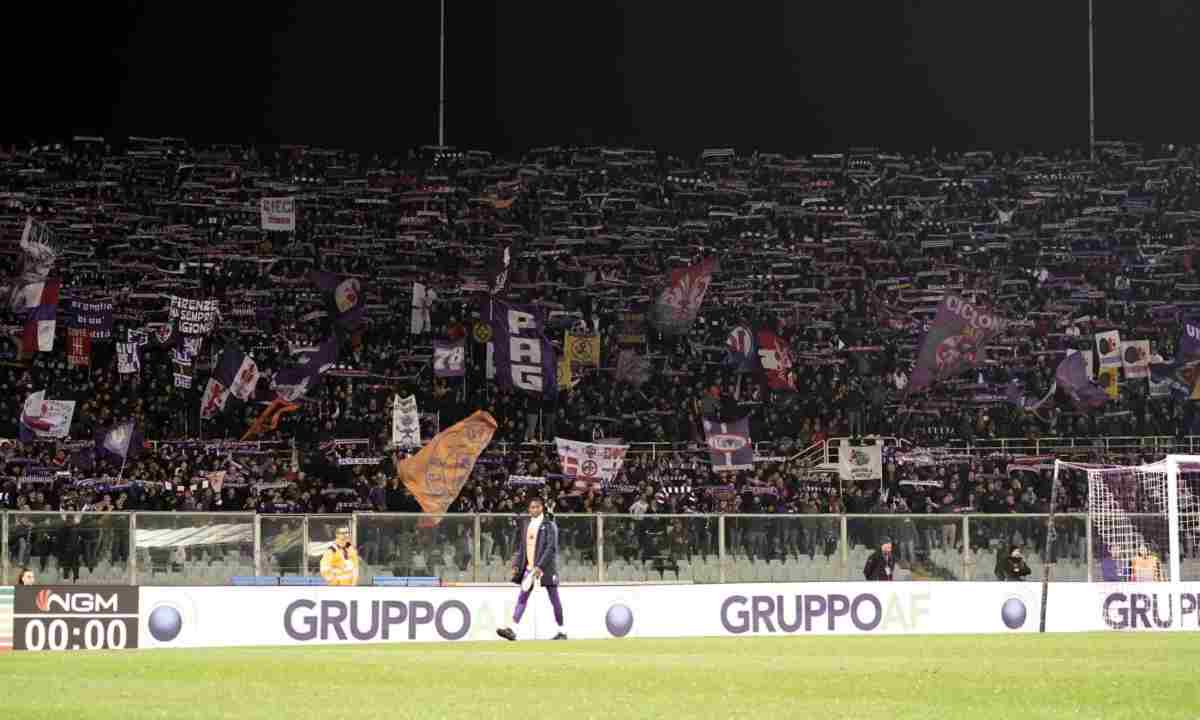 Reiterati cori di stampo razzista: curva verso la chiusura