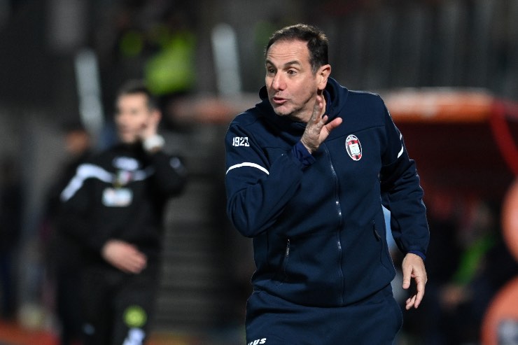 Inibito un dirigente del Crotone, espulso l'allenatore