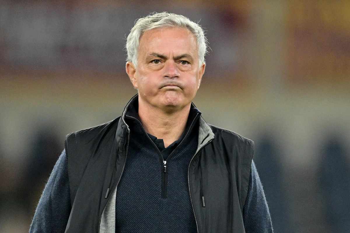 Calciomercato Roma Mourinho offerta ritirata Al Hilal 