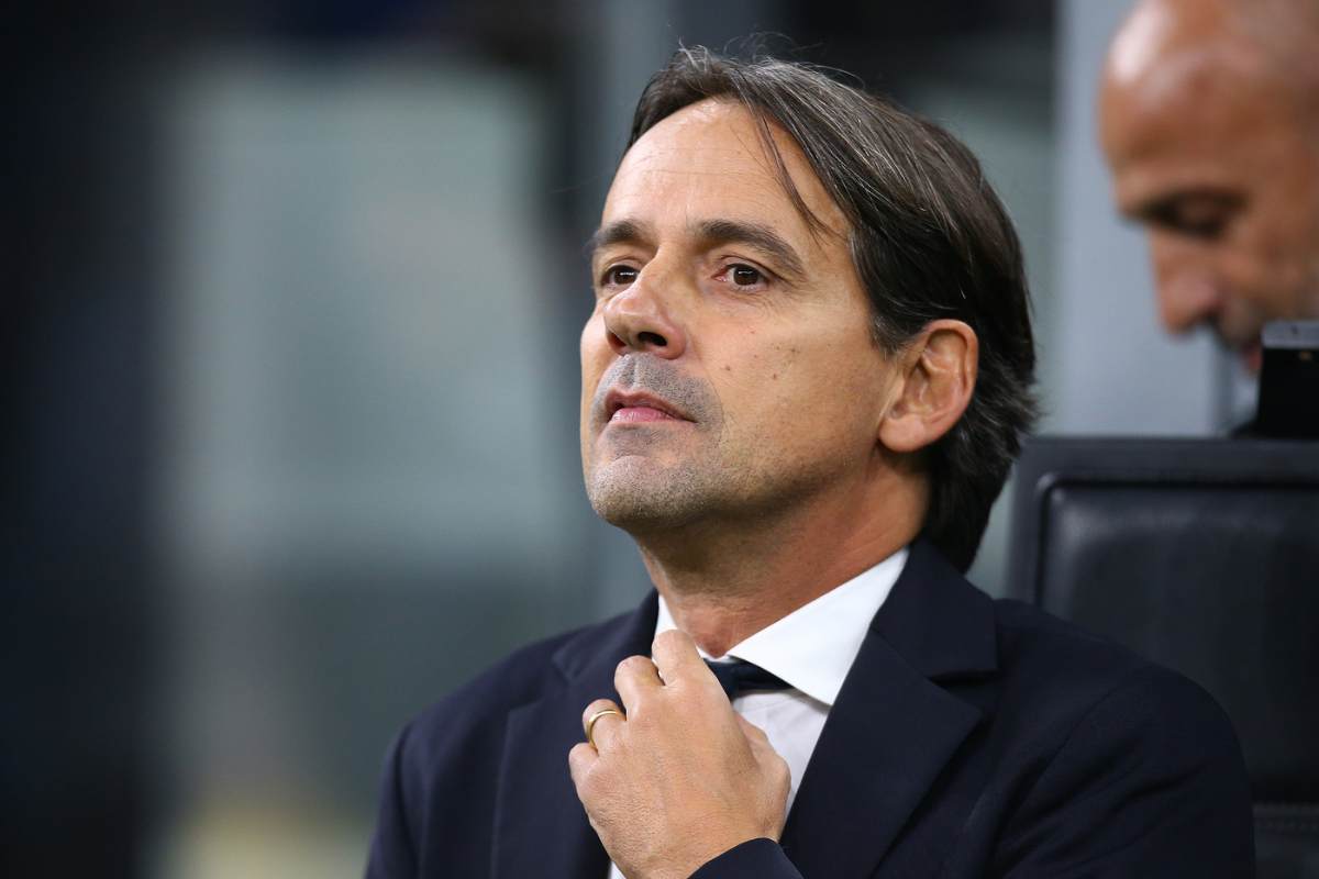 Inzaghi sistema la cravatta