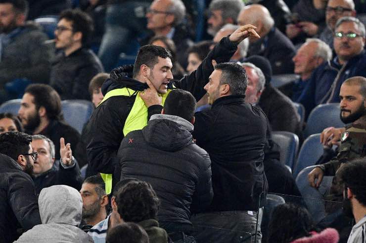 Tafferugli e gara sospesa