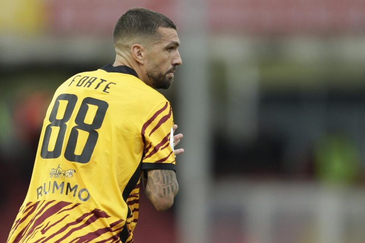 francesco forte con la maglia del benevento