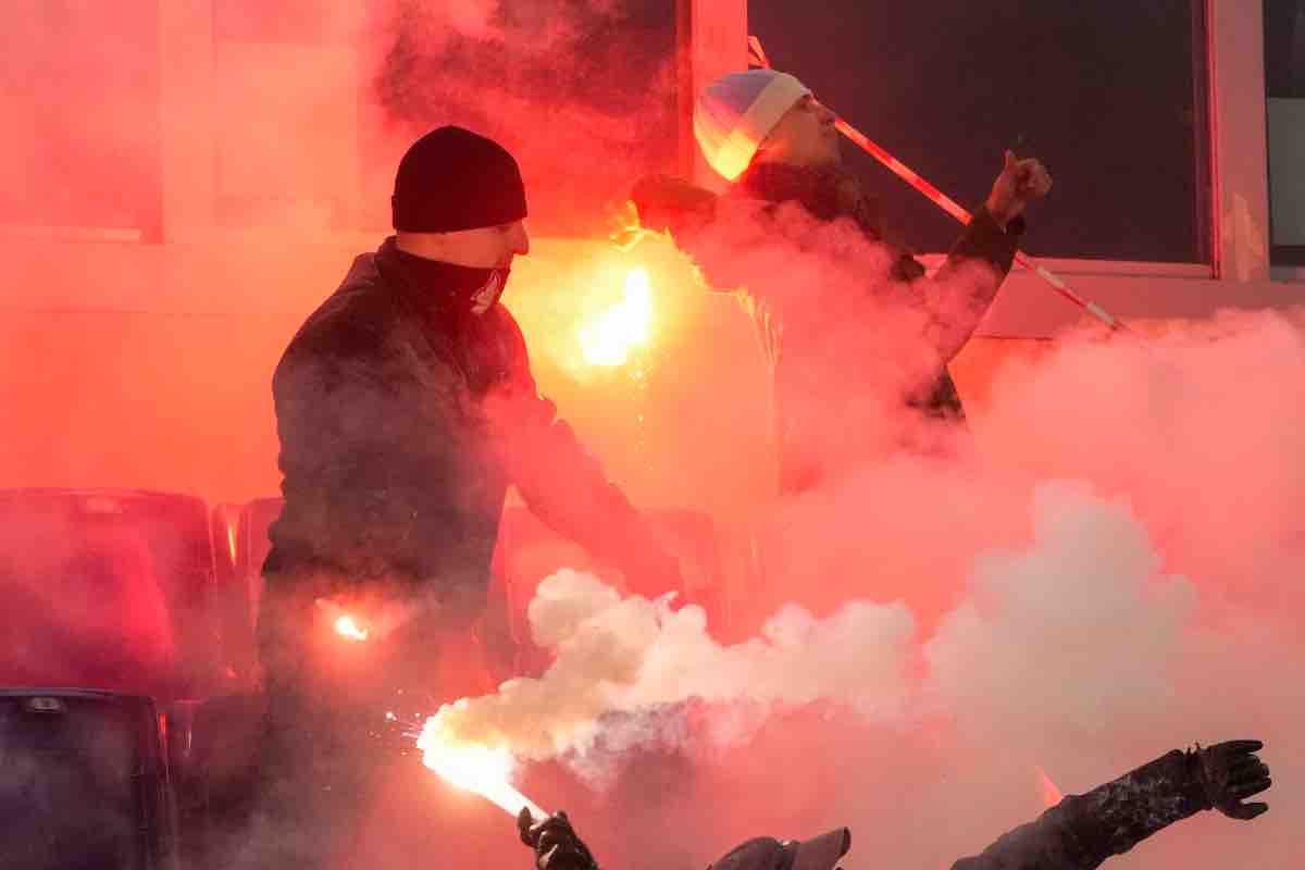 Post derby ad alta tensione, scontro tifosi-forze dell'ordine: la ricostruzione