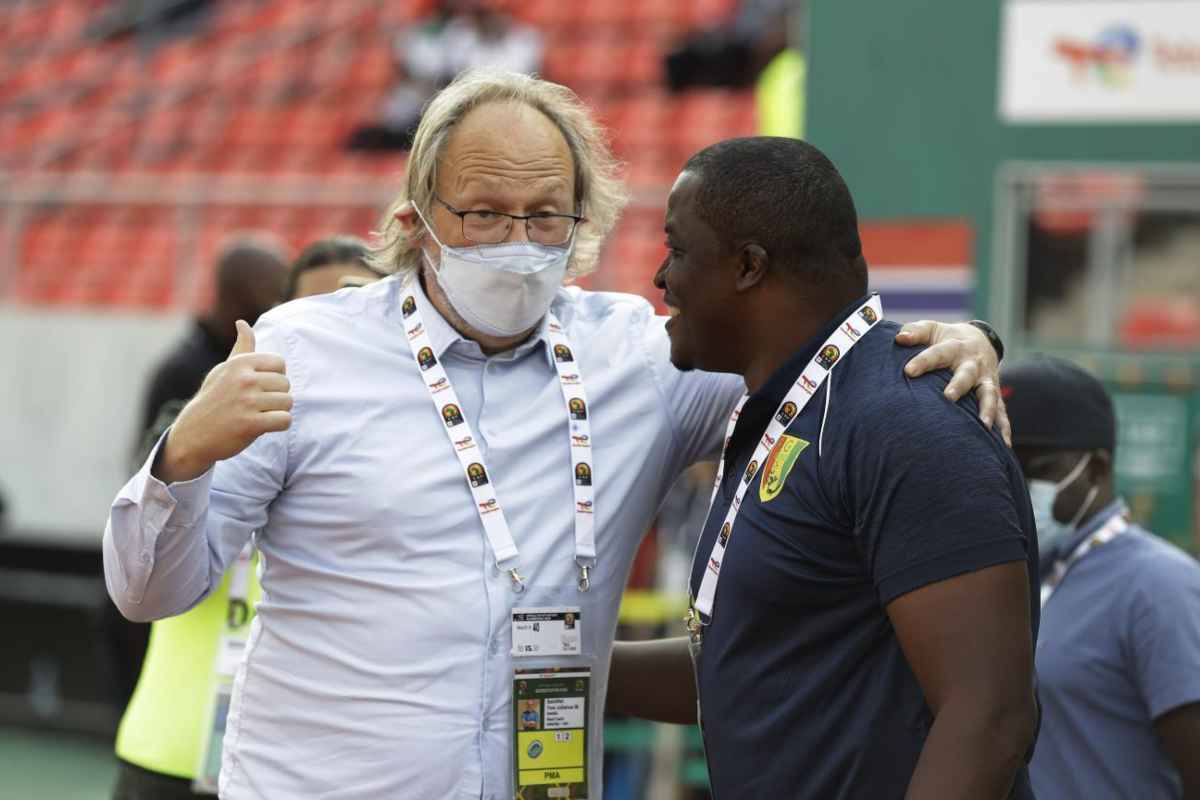 Volo da incubo: atterraggio d'emergenza