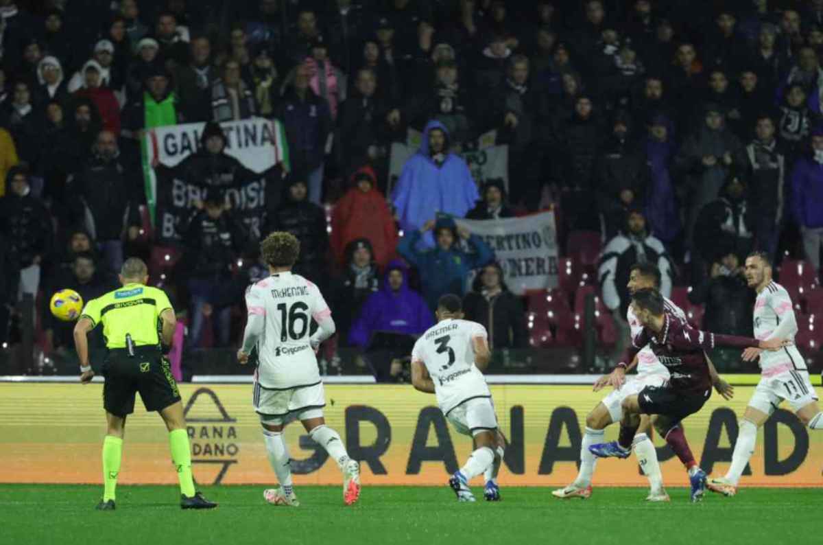 Salernitana-Juve, Kostic distrutto 