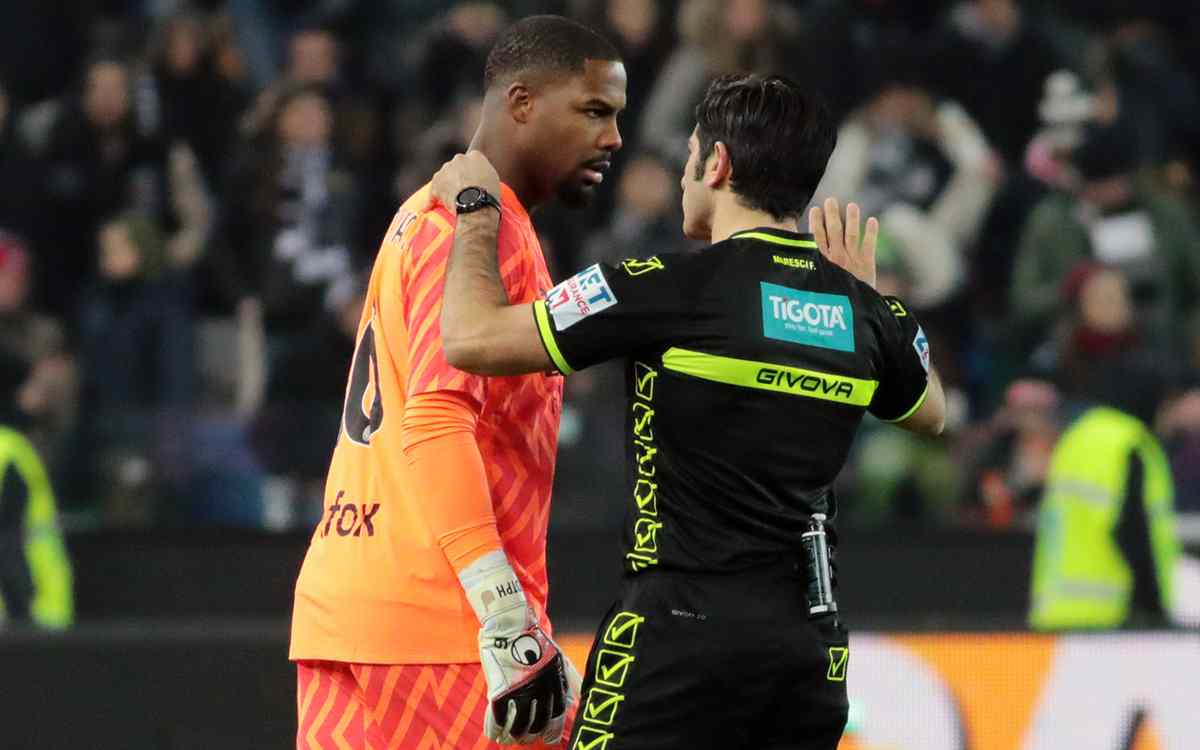 Insulti razzisti a Maignan, attacco in diretta: "Co....ni"