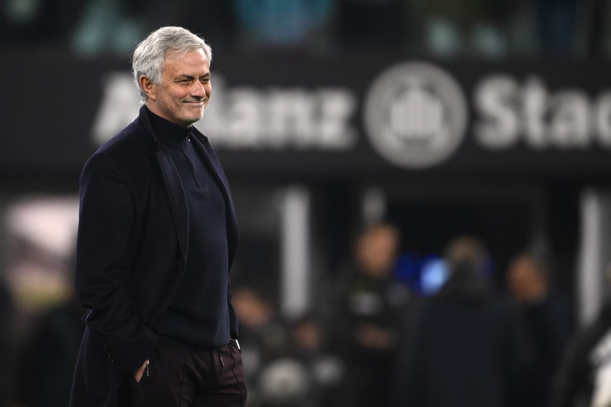 Calciomercato Roma Mourinho acquisto difensore prestito CM.IT