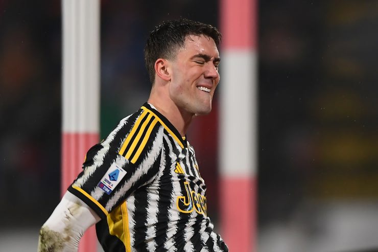 Vlahovic via subito dalla Juve