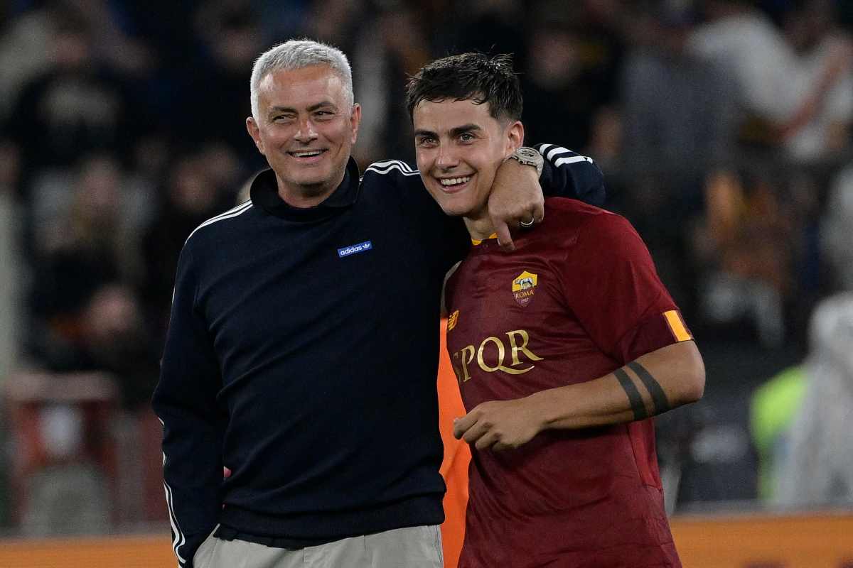 Dybala saluta Mourinho