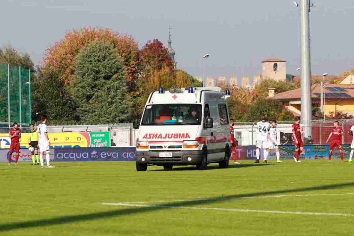 Ambulanza in campo 