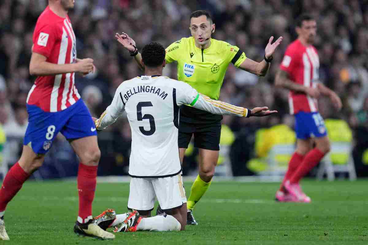 Valencia-Real Madrid, l'arbitro fischia prima del gol di Bellingham