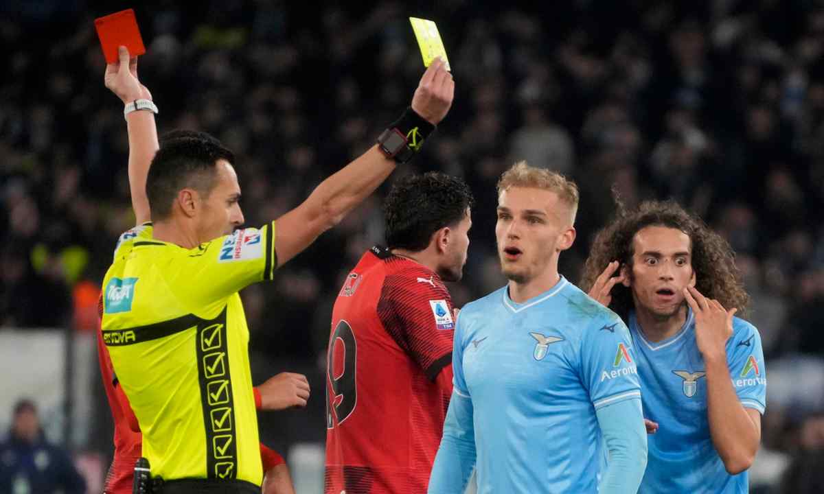 Lazio-Milan non è finita, giocatori furiosi: "Ha vinto l'antisportività"