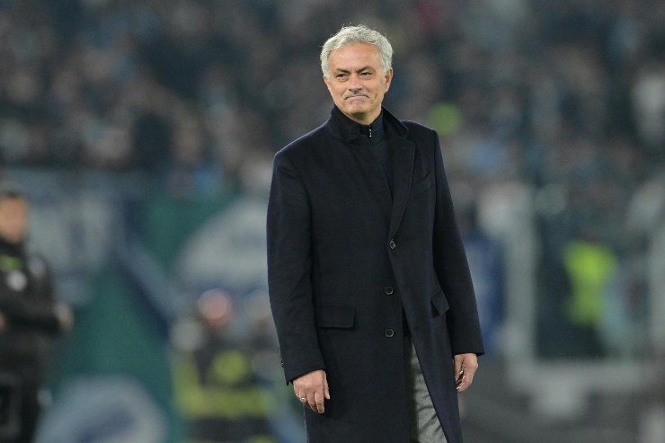 Mourinho a caccia di una panchina: scelta fatta