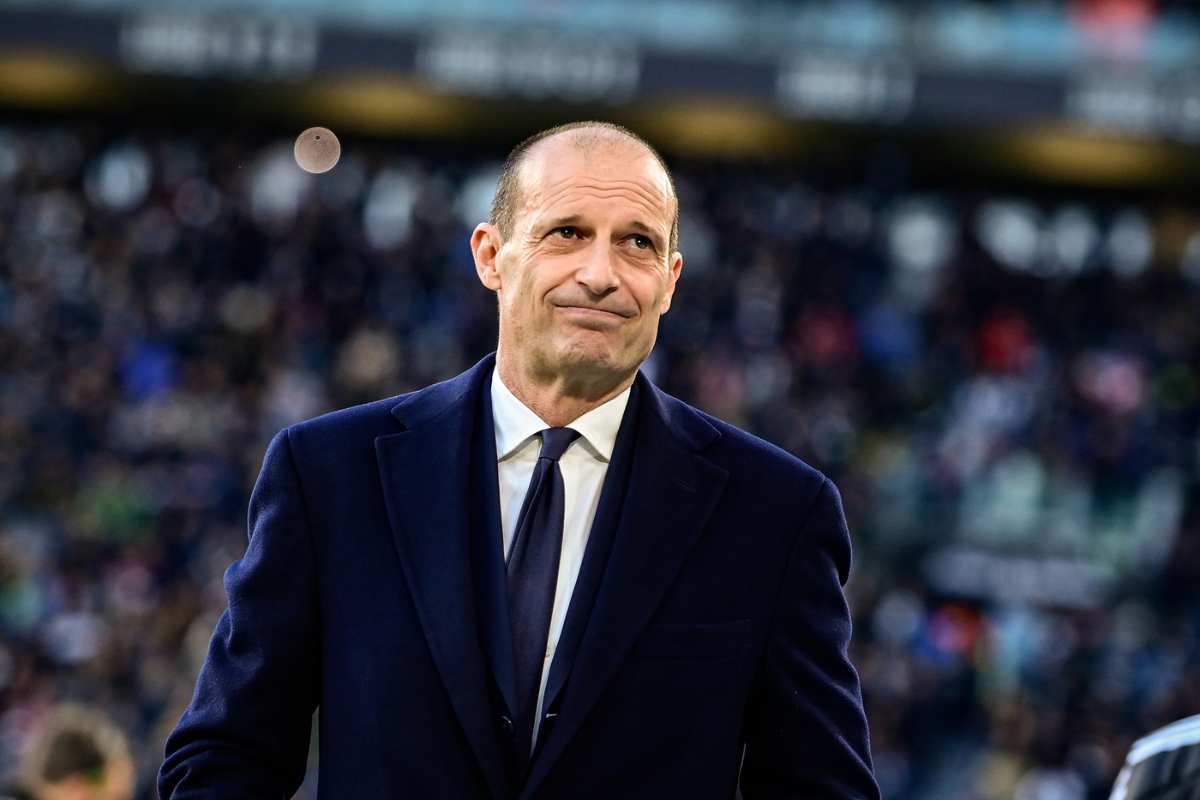 Allegri guarda la tribuna