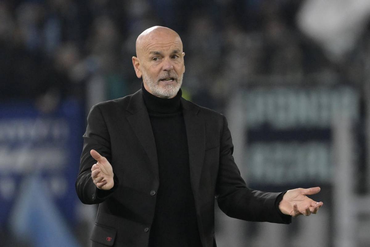 Stefano Pioli allarga le braccia