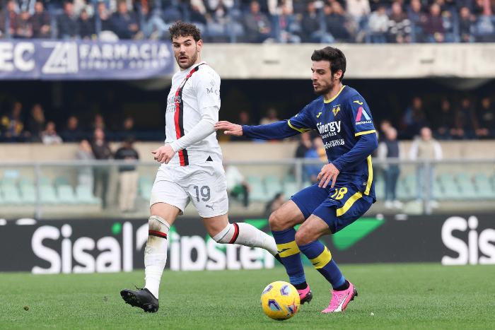 theo hernandez in azione con la maglia del milan