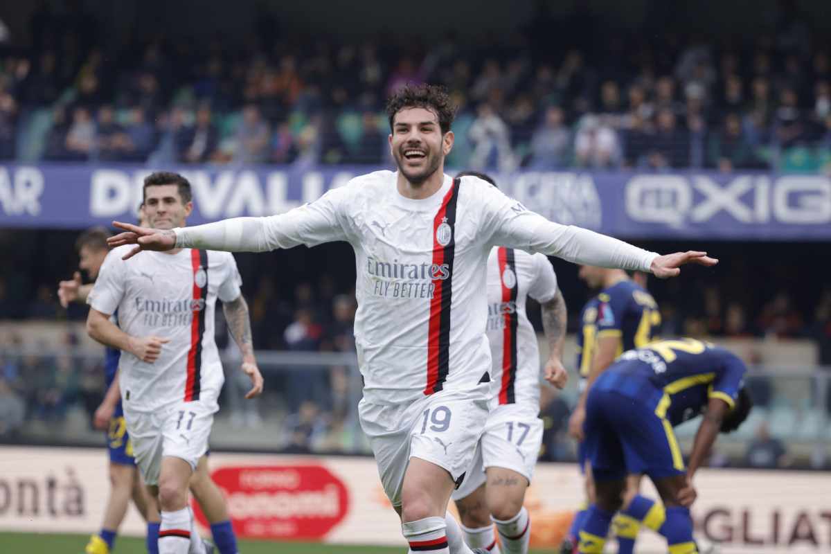 theo hernandez esulta con la maglia del milan