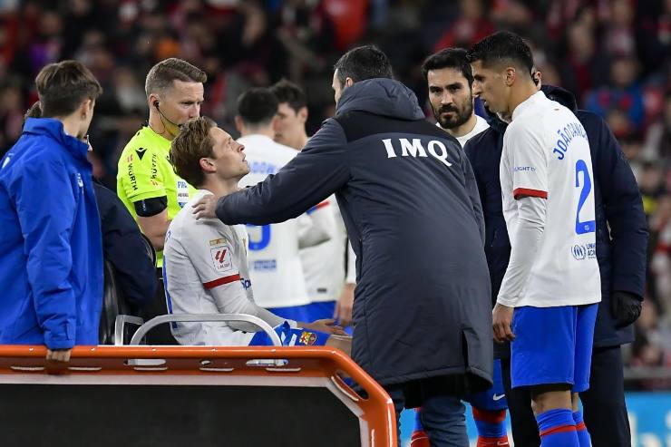 de jong esce dal campo per infortunio