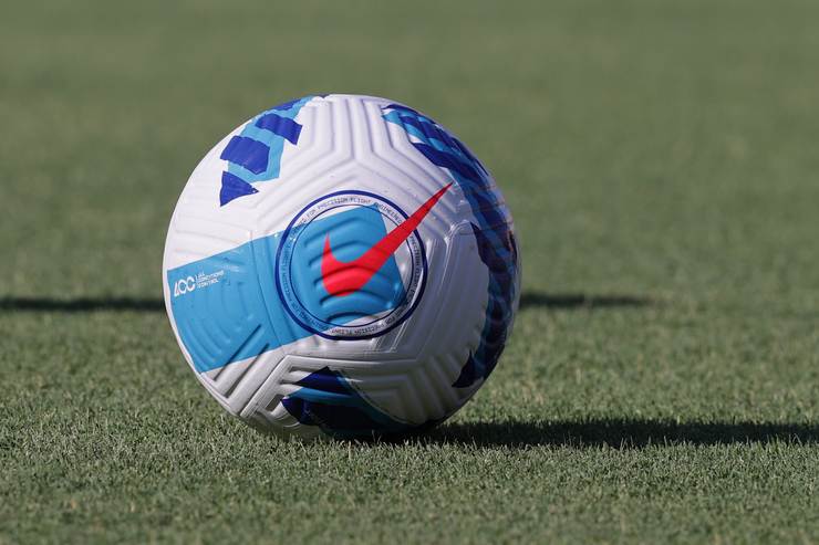 Rigore e gara sospesa