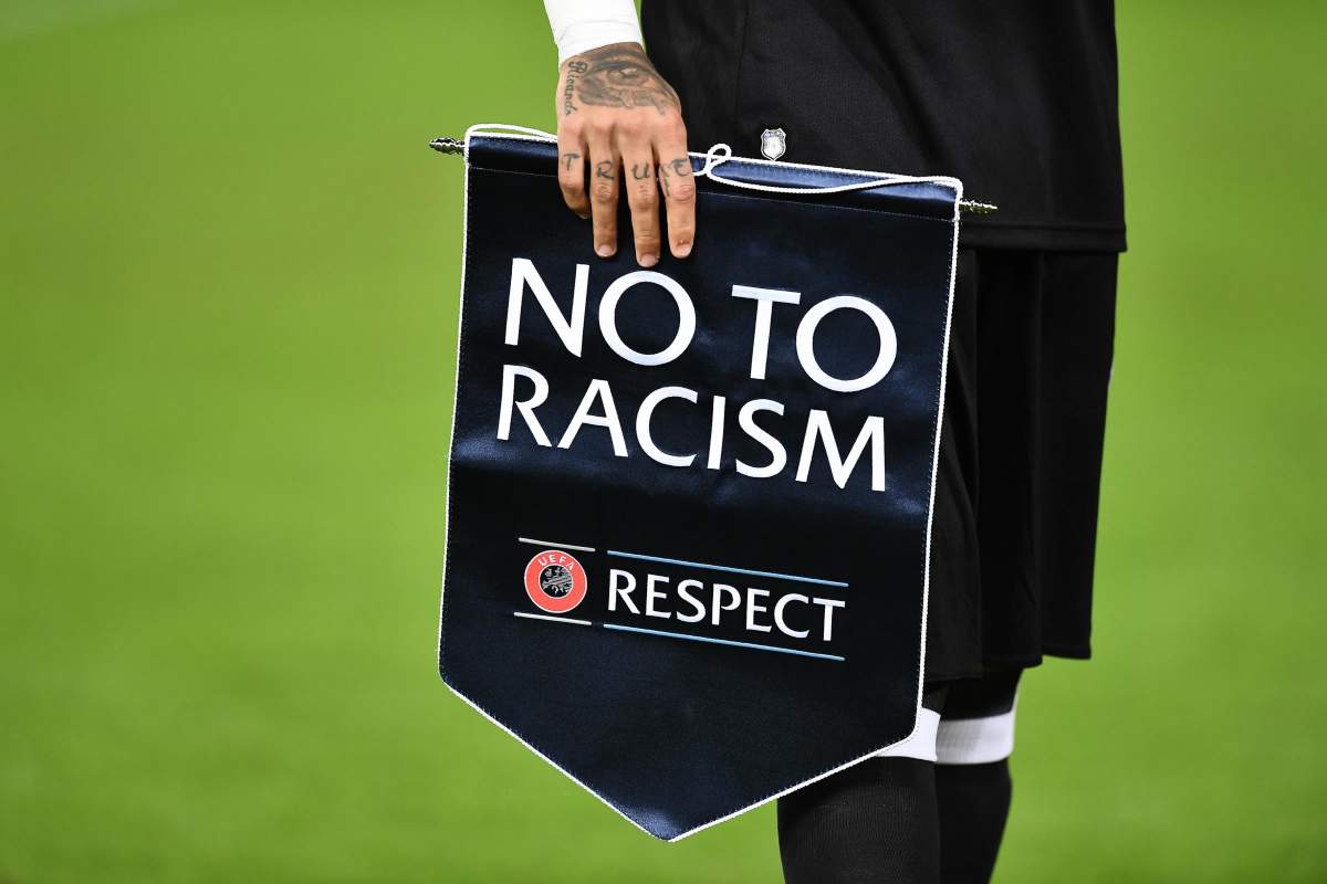 Frasi razziste in coppa, tecnico licenziato