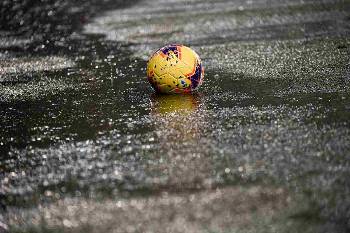 Tempesta di pioggia, partita sospesa