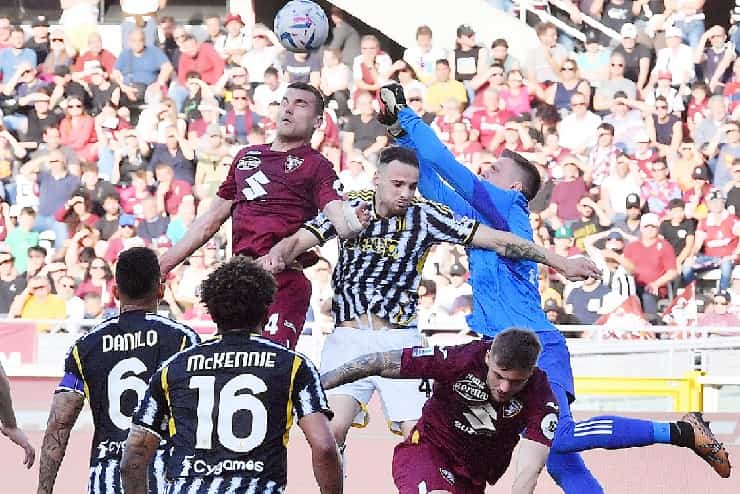 Calciomercato, Giuntoli gelato: "Buongiorno mai alla Juventus"