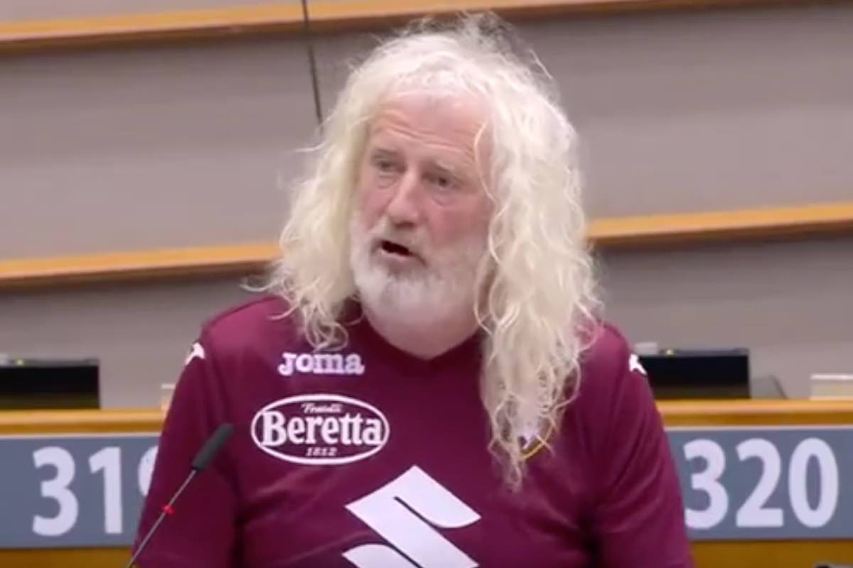 Mick Wallace porta il derby in Parlamento