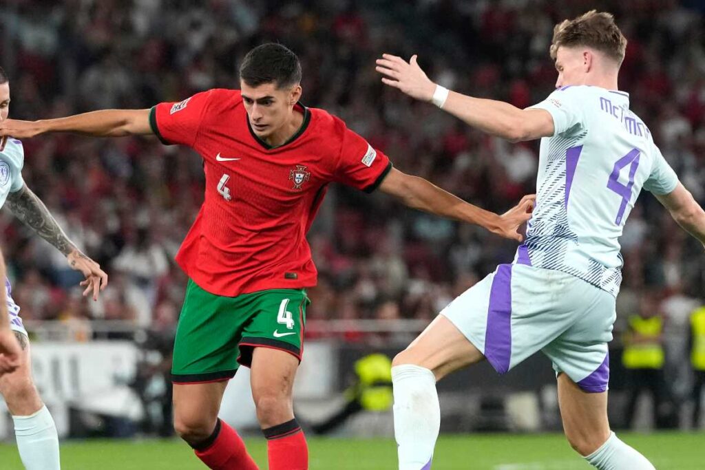 Antonio Silva contrasta McTominay