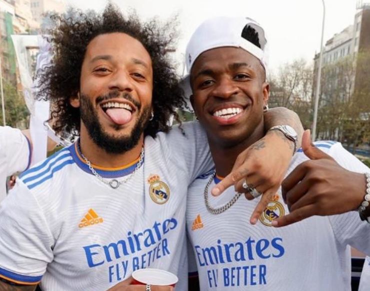 Marcelo con Vinicius nei festeggiamenti per la vittoria della Champions del Real