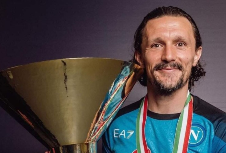 Mario Rui con la Coppa Scudetto