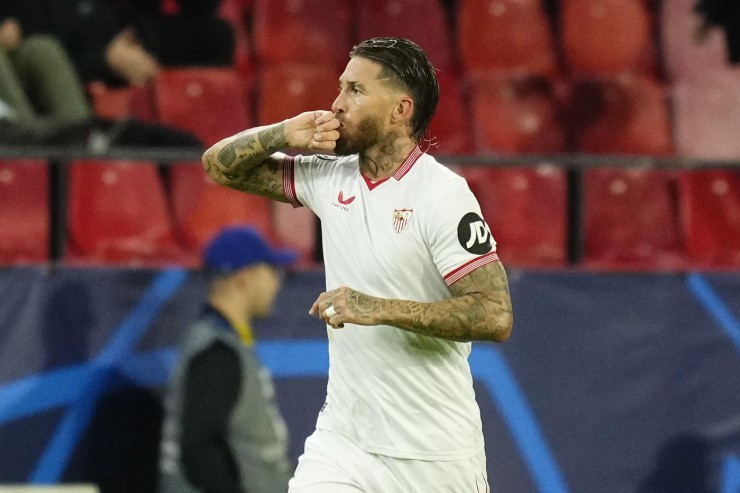 Sergio Ramos con la maglia del Siviglia