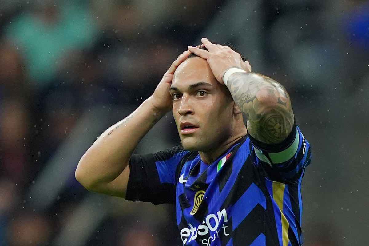 Lautaro Martinez si dispera