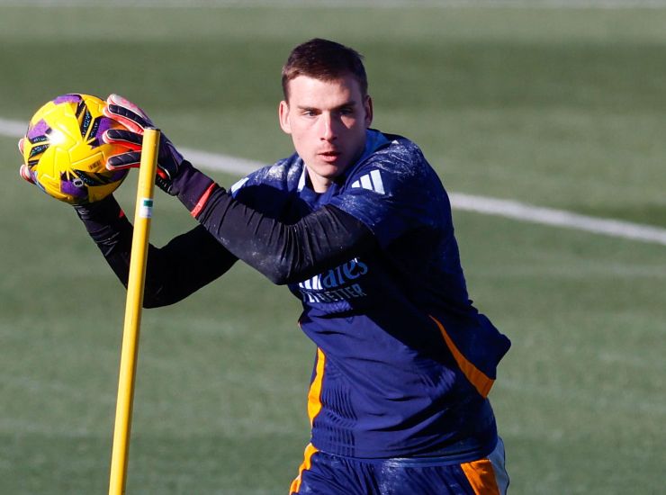 Lunin durante il riscaldamento