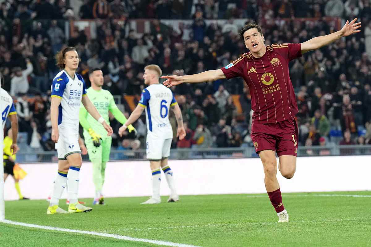 shomurodov esulta dopo il gol al verona