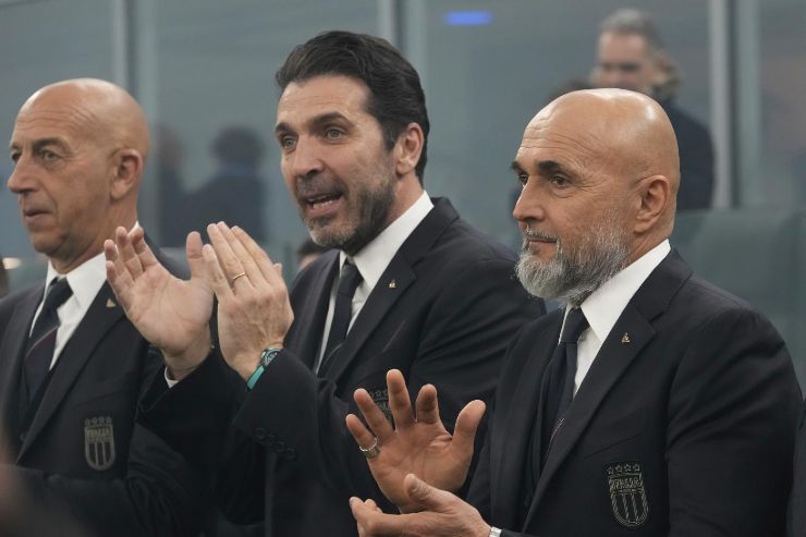 Gigi Buffon sulla panchina della Nazionale